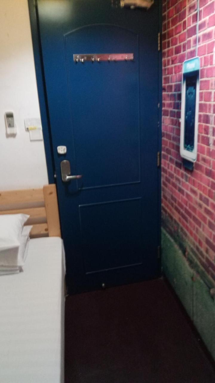 Oi Suen Guesthouse Гонконг Экстерьер фото